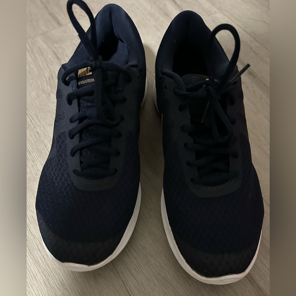 Nike Black Athletic Shoes Sleek Design